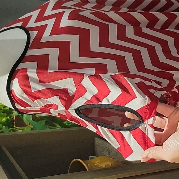 Red and white zigzag blouse - Picture 3 of 5